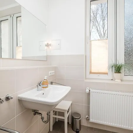 Strandburg Bellevue, Jackie O Apartment Haven
