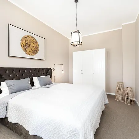 Strandburg Bellevue, Jackie O * Haven